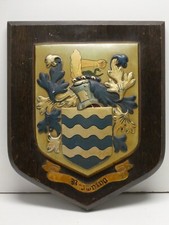 VINTAGE BROWNING FAMILY PLAQUE WOODEN COAT ARMS SHIELD CREST COAT OF ARMS