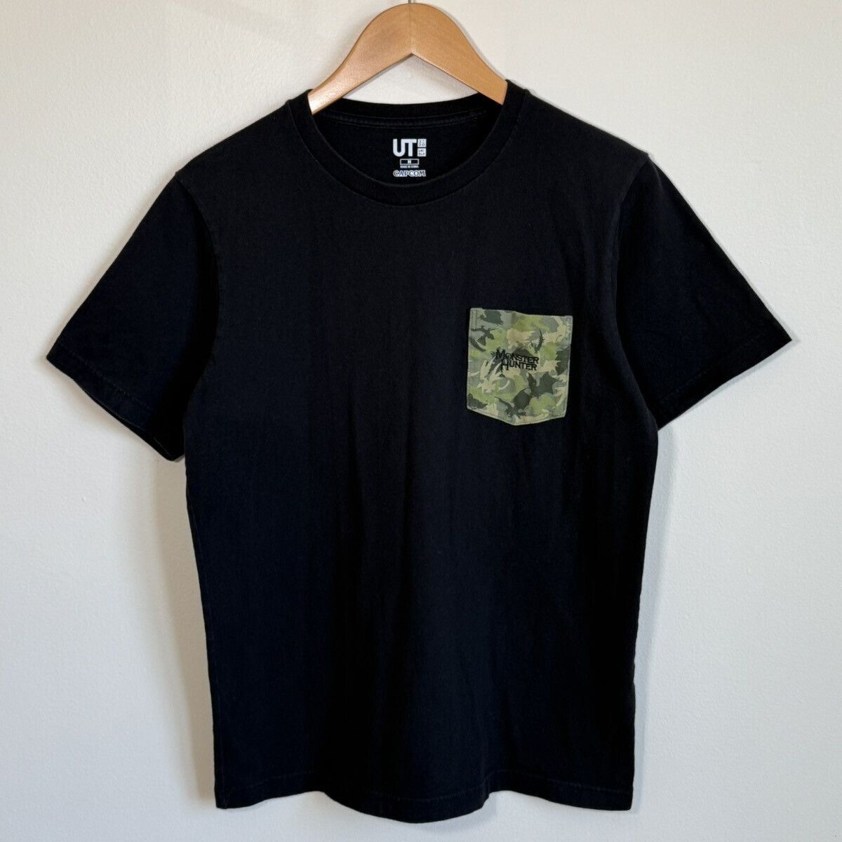 Uniqlo UT Monster Hunter T-Shirt Camo Pocket Capcom Men’s