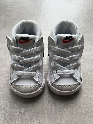 Nike Blazer Mid '77 Schuh für Babys, Größe EU 17, Neu, Ungetragen, Ohne Karton