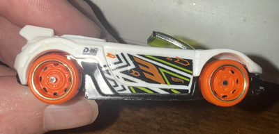 Hot Wheels Trak-Tune White 2021 Action Pack Exclusive Loose GTN44 LOOSE