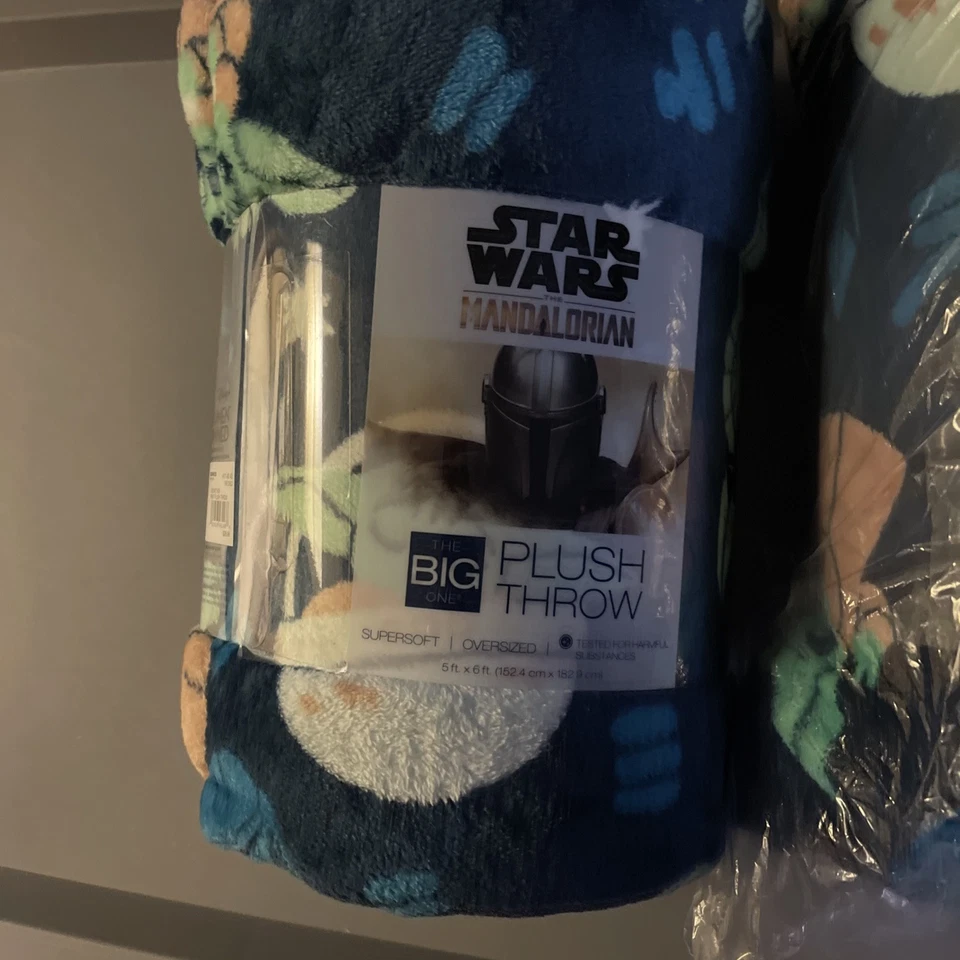 Tiro de peluche Disney Star Wars con almohadas a juego Foto 2 de 4