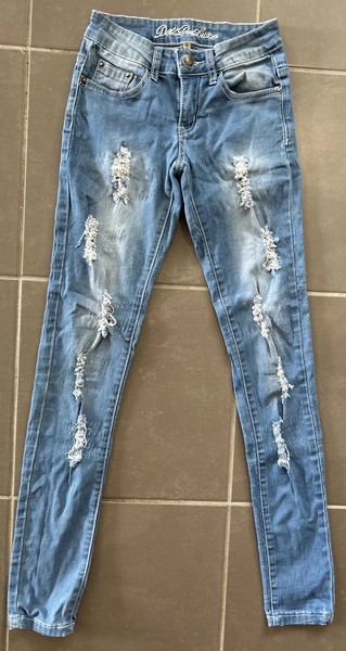 Doll de Luxe blue denim cotton jeans distressed skinny leg Low rise Stretch VGC