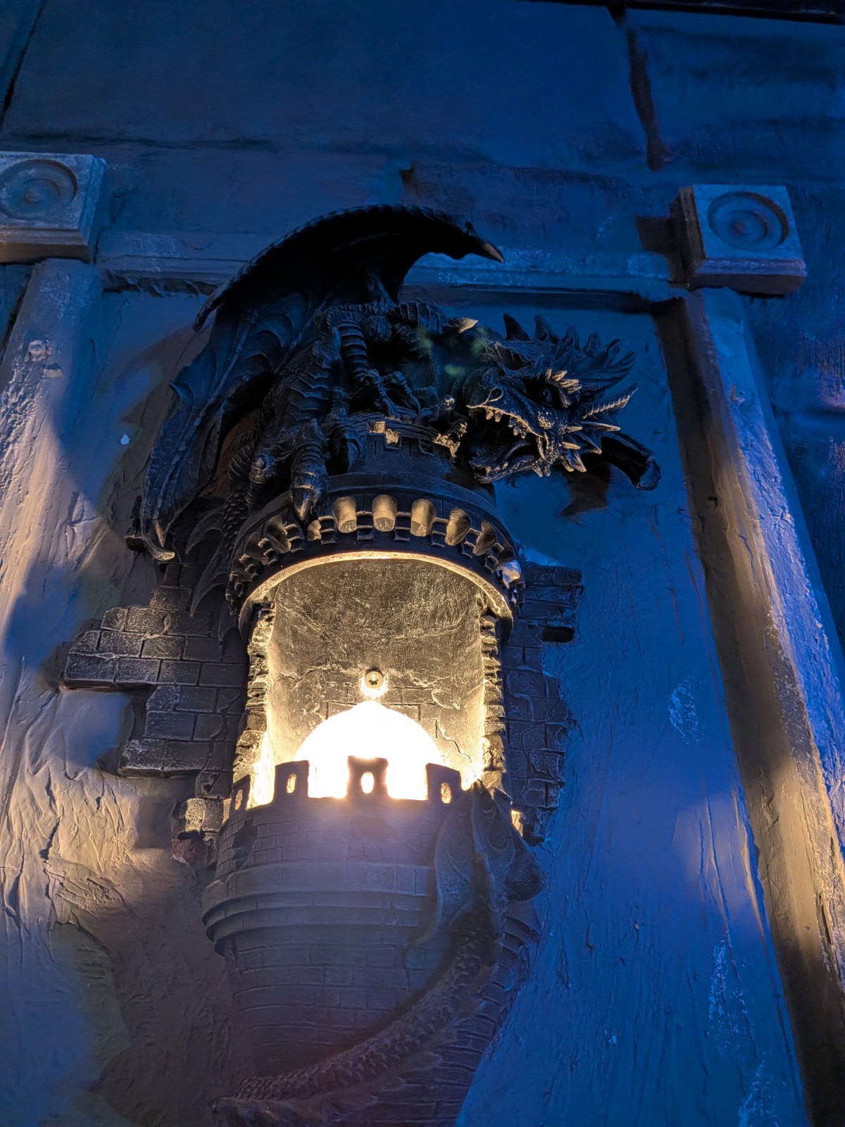 Dragon Themed Wall Sconce Light! Brand New In The Box!