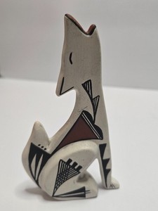 Vintage Acoma New Mexico Artist Signed Pueblo Pottery Howling Wolf 4.25"