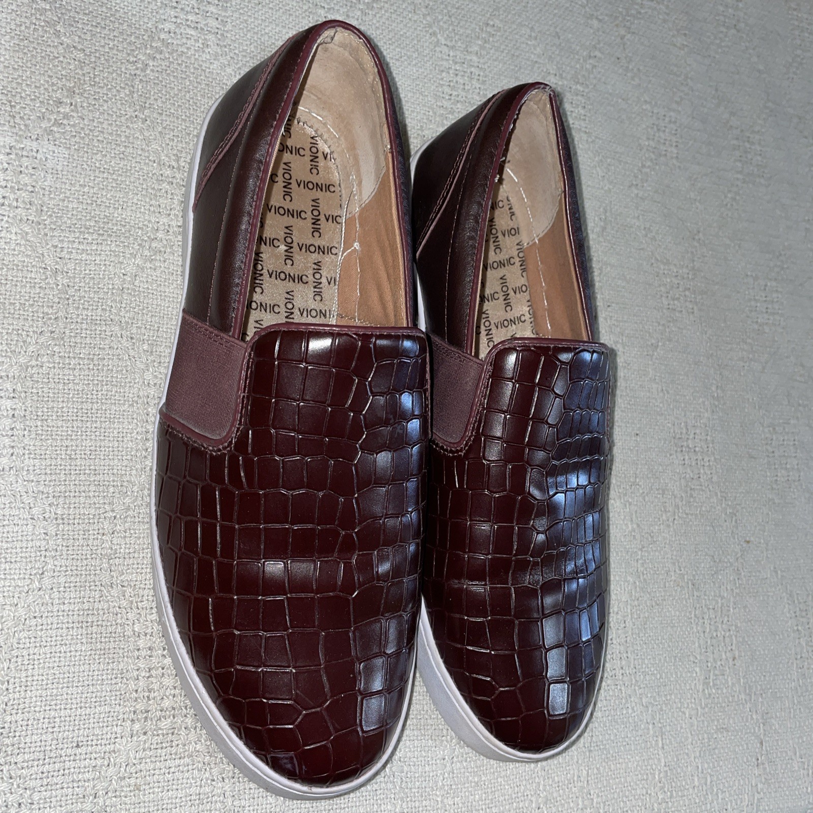 Vionic Casual Shoes Womens Size 9 M Burgundy Leather Faux Alligator Going out