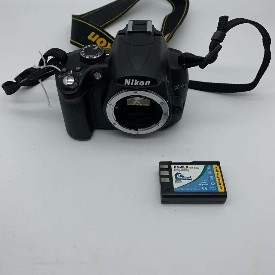 Nikon D D5000 Digital SLR Camera Black (Body Only) (READ