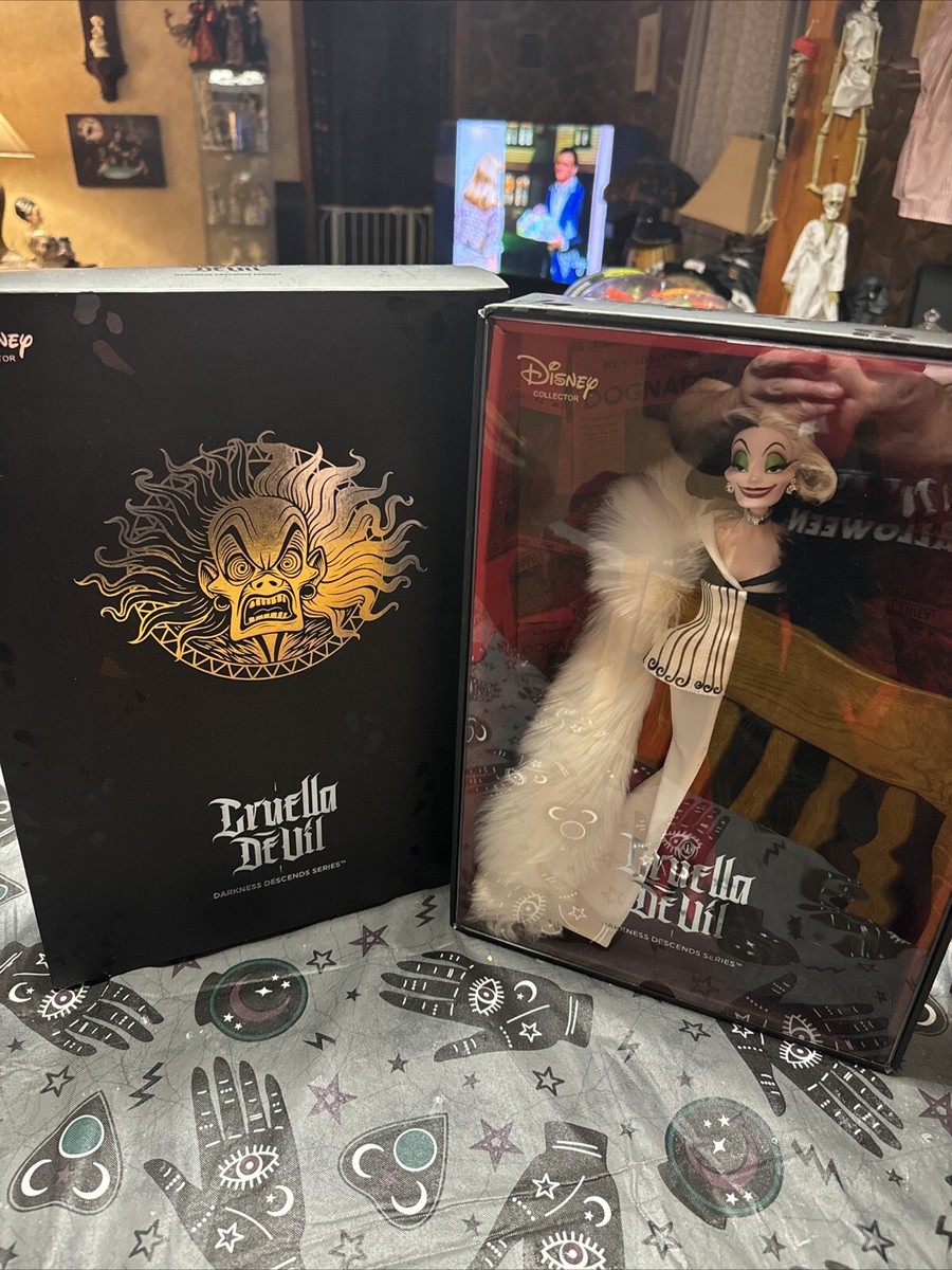 2024 Creations Exclusive Disney Darkness Descends Series Cruella