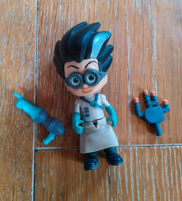 PJ Masks   Pyjamahelden Romeo Figur mit 2 Waffen
