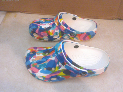 CROCS CLASSIC CONFETTI BUBBLE BLOCK CLOGS WHIE/MULTI COLOR M5/W7 NEW WITHOUT BOX