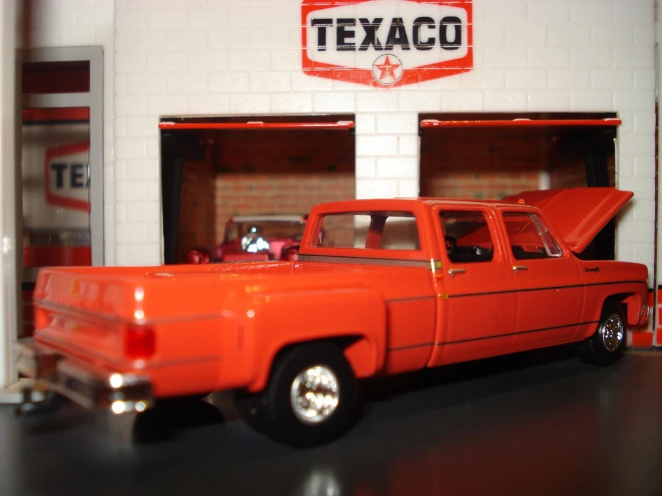 1973 CHEVROLET 4 DOOR PICKUP TRUCK LIMITED EDITION EDITION 1/64 RED DUALLY - Image 3 of 4