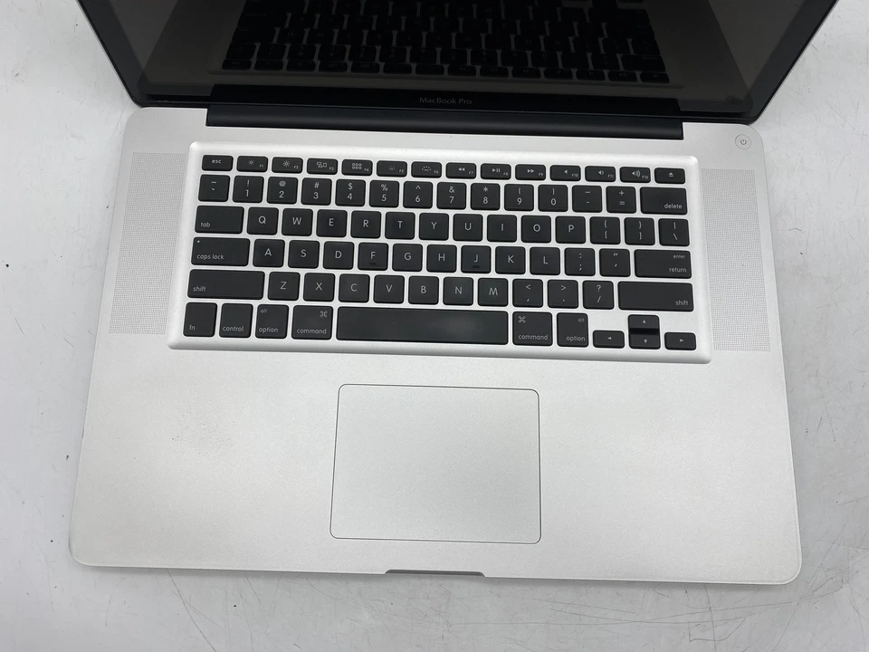 Apple MacBook Pro 15" Early 2011 Intel Core i7 2635QM 2GHz 4GB RAM 500GB SATA - Image 2 of 4