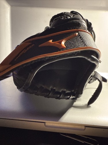 Mizuno GPP-1259D2 Girls 12.5” Jenny Finch Broken In Softball Glove Right H Throw