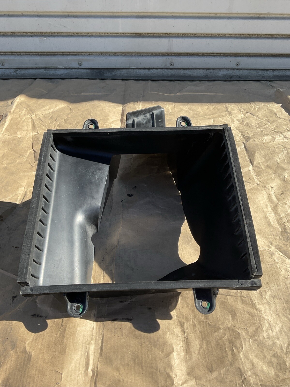14-17 Maserati Quattroporte Front Left Intercooler Duct Shroud 670002899 OEM