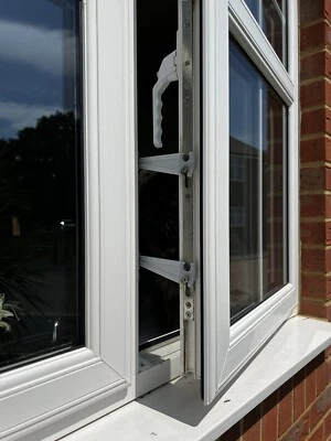 Cat & Pet Window Restrictor GUARD - Pack of 2 - LARGE - Removable, 100mm Opening