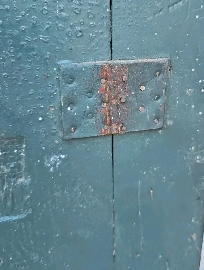 PRIMITIVE Antique Old Paint 2 Shelf HANGING CABINET CUPBOARD Hinged Door 23x15x8 - Image 3 of 4