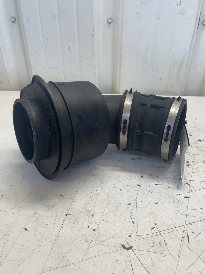 18-24 Gmc Sierra 2500hd 6.6升进气管软管Oe 84134710 — 第 2/4 张图片