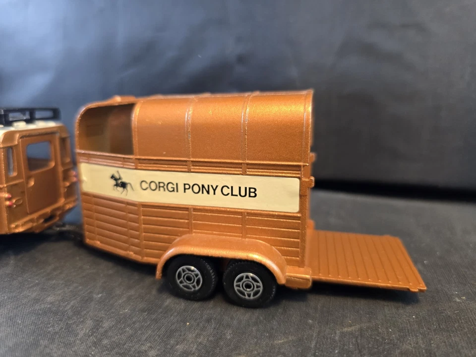 Corgi Vintage Pony Club Land Rover 109 WB,Rice Beaufort Horse Box TRAILER, Rider - Image 4 of 4