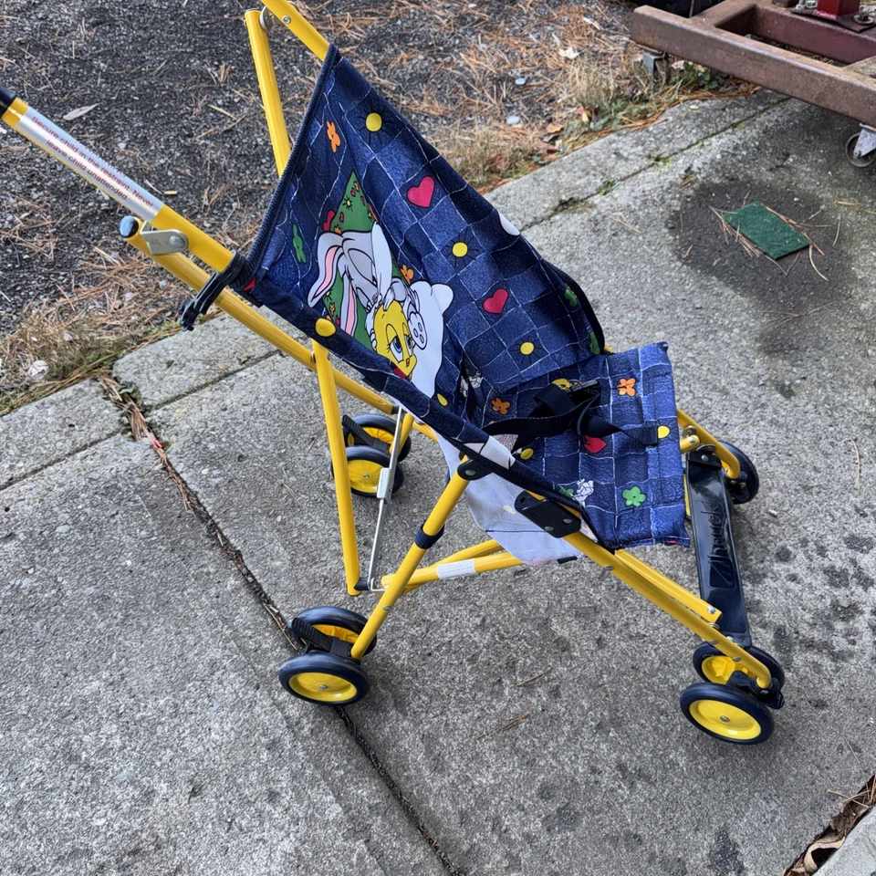 Baby Looney Tunes Unbrella Stroller Tweety Bird Bugs Bunny Excellent Condition - Image 4 of 4