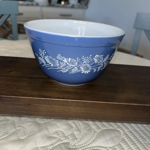 Pyrex Colonial Most Blue And White .75l Mixing Bowl