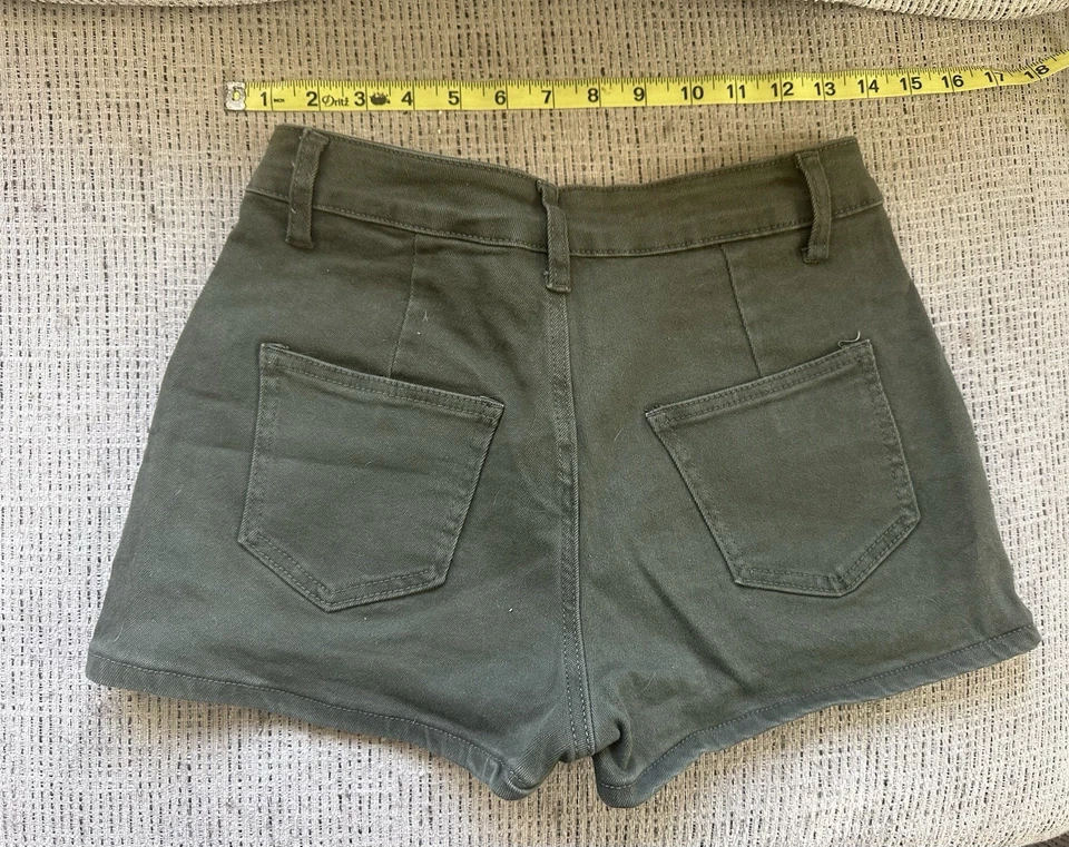 Pantalón corto vaquero verde militar. Talla M/ 6. Sin marca. Excelente Estado Foto 3 de 3