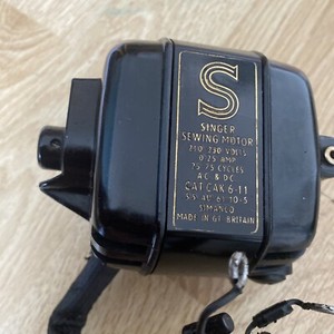 ORIGINAL VINTAGE SINGER 221K/222K NÄHMASCHINE MOTOR KATZENKUCHEN 6-11,210-230V
