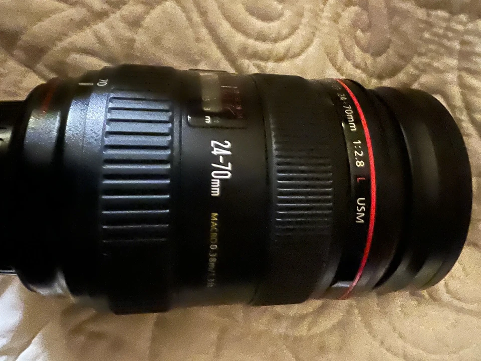 Canon EOS 7d with 3 lens 24-70 2.8, 70-200 2.8,  18-55, Battery Pack,  flash - Image 3 of 4