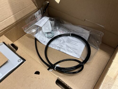 VAISALA HMT333 Humidity & Temperature Transmitter for Demanding Duct-Mounted NEW - Picture 10 of 15