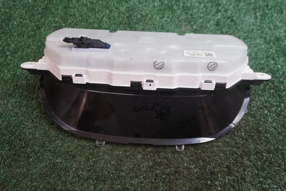 2020 2021 CHEVROLET Traverse Speedometer Gauge Cluster OEM 101K Miles 84594411 - Image 2 of 4