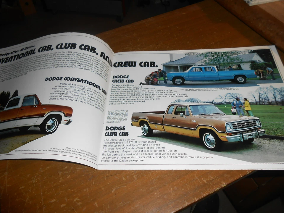 Folleto de concesionario de fábrica nuevos modelos camioneta Dodge D100 D200 D300 1974 Foto 2 de 4