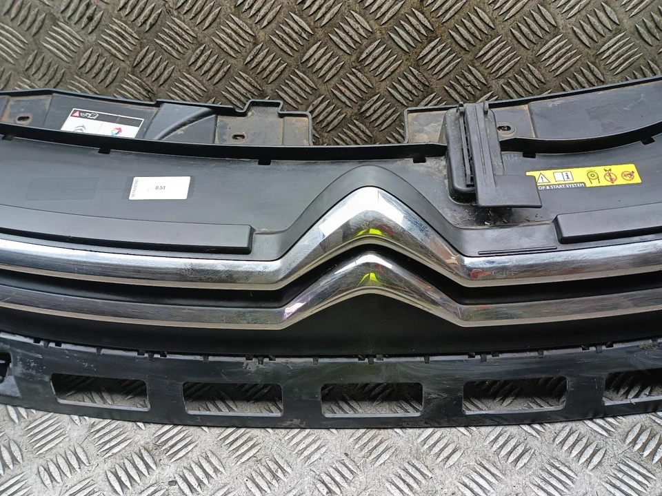 PARAGOLPES DELANTERO PARRILLA CITROEN C3 9812063477 MK3 2016-2019 Foto 4 de 4