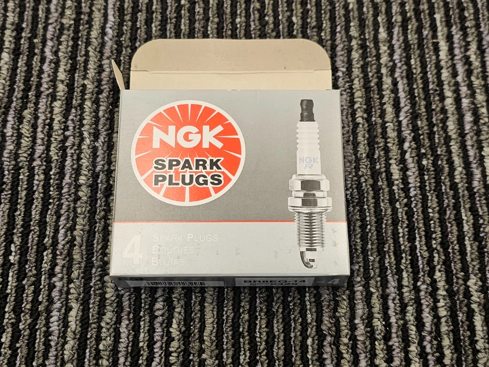 (CANTIDAD 4) NGK 2329 BR8EQ-14 bujía multitierra compatible con Mazda RX7 1981-1983 Foto 2 de 4