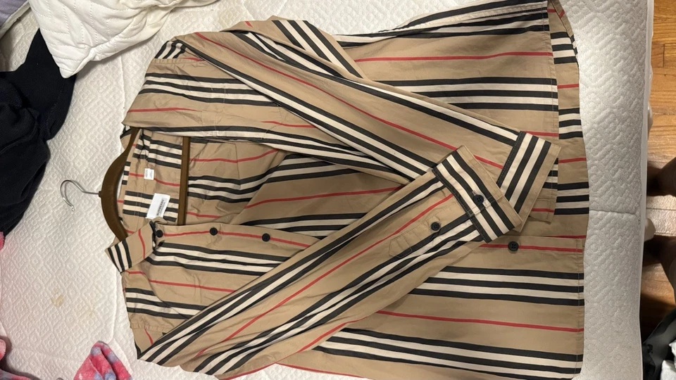 Camisa abotonada con cuello largo de algodón a cuadros Burberry para niños talla 12Y Foto 2 de 4