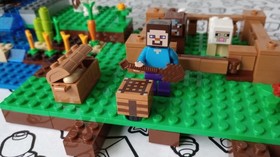 LEGO Minecraft: The Farm (21114) 100% complete with manual, no box.