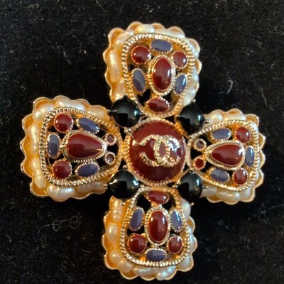 2010 Chanel Verdura Maltese Cross Byzantine Gripoix Pearl Gold