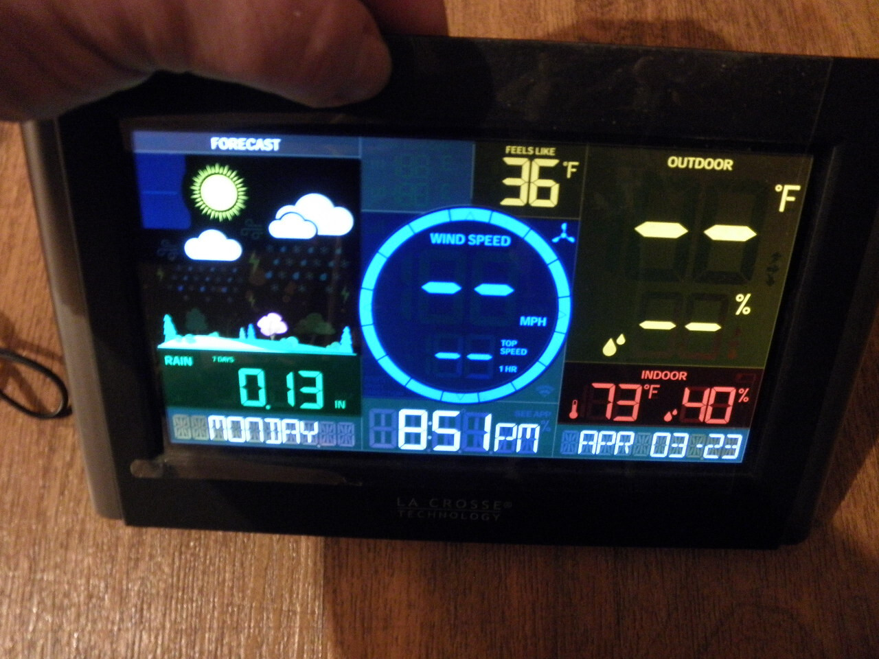 La Crosse Technology C84428 Monitoring Weather Station with Power