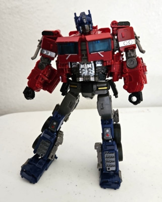 Hasbro Transformers Studio Series 38 Voyager Class Transformers: Bumble Bee