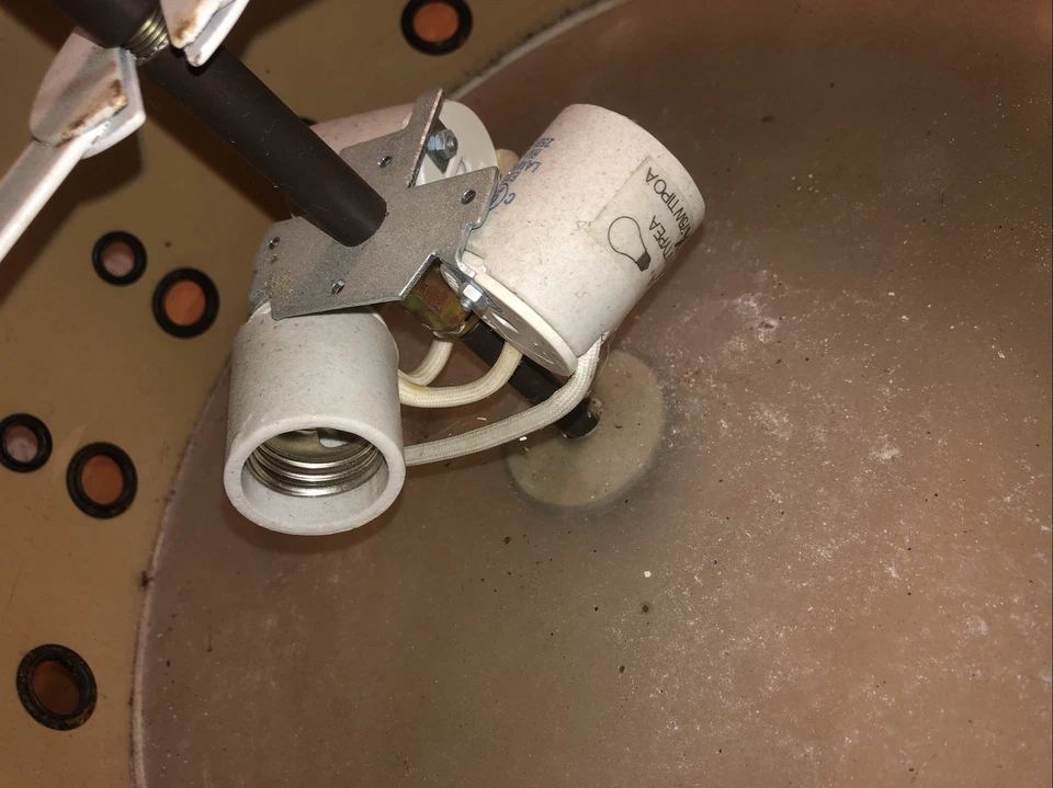 Luz de montaje semi empotrada Quoizel de 3 bombillas Foto 4 de 4