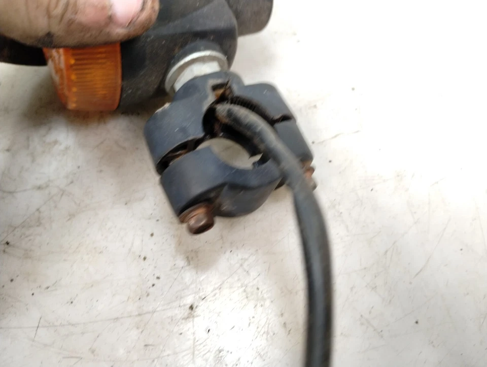 2001 01 Kawasaki KE100 KE100B Front Left Turn Signal Indicator Light - Image 4 of 4