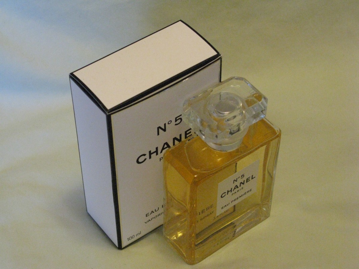 CHANEL N°5 L'EAU ギフトボックス Luxury Chanel Giftwrap & Carrier Bag CHANEL No5 L'Eau 35ml