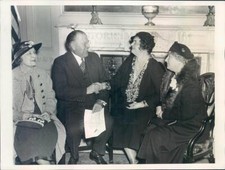 1934 Press Photo Vermont Sen Warren Austin & Republican Women of PA - ner1089