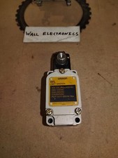 Omron WL-CR3 Limit Switch =New/Lightly Used= ONE =