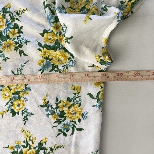 Review Floral Top Womens 10 S White Yellow Flowers Short Sleeve Lightweight - Picture 9 of 10