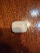Apple AirPods Pro with MagSafe Wireless Charging Case - White Doesn't Charge