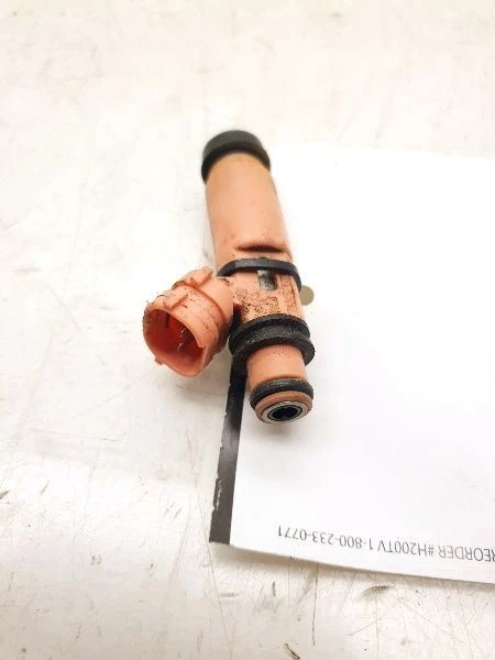 04-08 TOYOTA SOLARA SLE 3.3L 6CYL Inyector de combustible  Foto 4 de 4