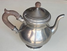 Théière en étain, manche en bois, Royal Holland Pewter KMD