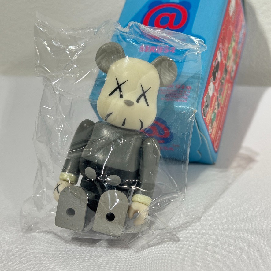 Medicom Toy Series 4 ARTIST KAWS 100% Be@rbrick Bearbrick JAPAN