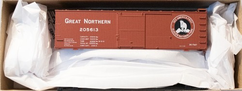 Vagón de carga Accurail #81581 (Rd#205613) 36' de madera con doble funda con techo de acero, extremos, | Zustand: New