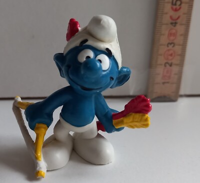 Smurf figure archer Peyo Schleich 1978 bow and arrows are cast