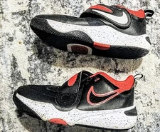 Nike Team Hustle D 11 Big Kids' Basketball Shoes -- Size 7Y