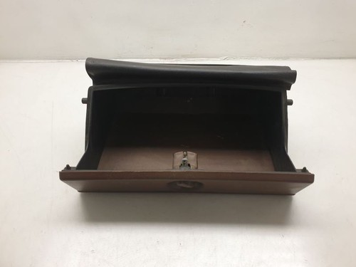 1986 TOYOTA PICKUP REGULAR CAB DASHBOARD GLOVE BOX - Picture 7 of 12